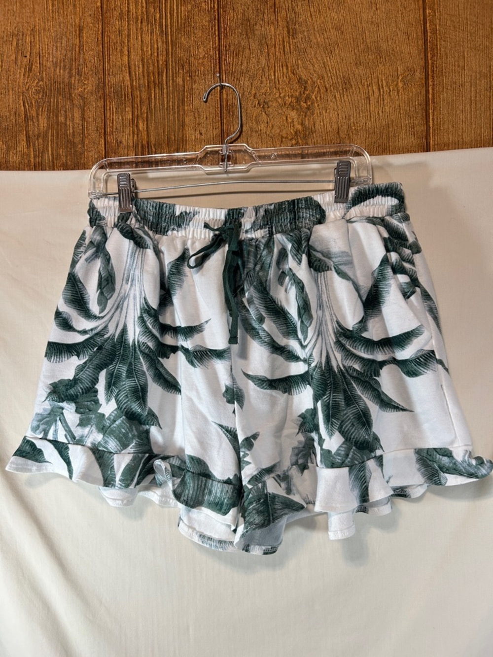 Women's Green Leaf Print Ruffle Hem Shorts